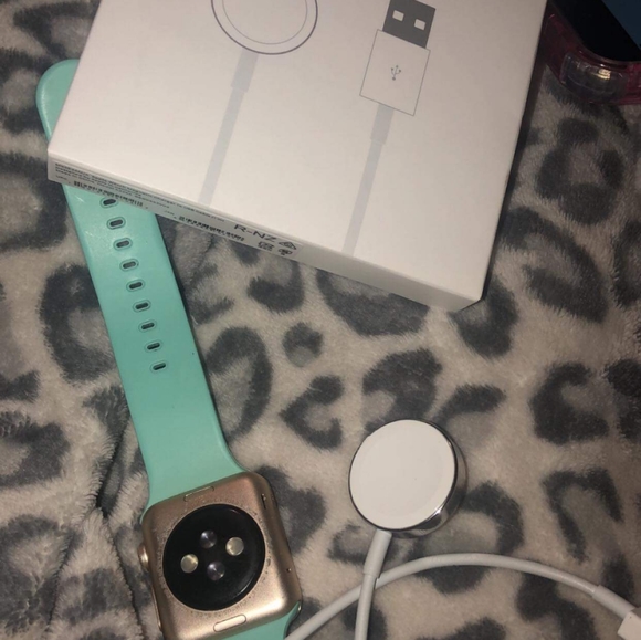 Apple watch 7000 series - Picture 2 of 4